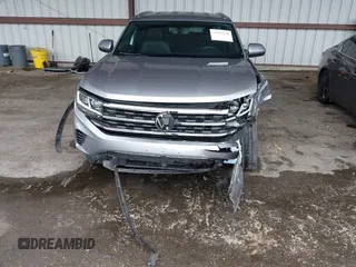 2023 Volkswagen Atlas SE z VIN 1V2HE2CA0PC222291, wystawiony jako IAAI lot #42431536 z przebiegiem 23 114 mil mil oraz . Historia ofert i sprzedaży dostępna na DreamBid. Obrazek 6.