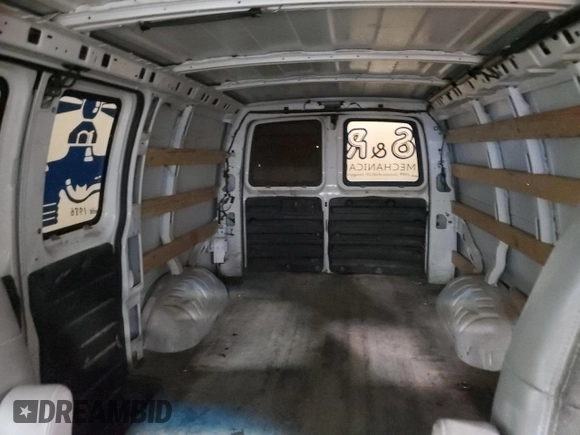 2019 GMC Savana Cargo z VIN 1GTW7AFGXK1363256, wystawiony jako Copart lot #86720514 z przebiegiem 128 927 mil mil oraz Szkody całkowita. Historia ofert i sprzedaży dostępna na DreamBid. Obrazek 10.