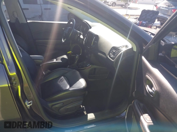2018 Jeep Compass Limited with VIN 3C4NJDCB8JT284845, listed as a IAAI auction lot 42049290 with 59,210 mi miles and . Bid and sale history available at carsss.com. Image 5.