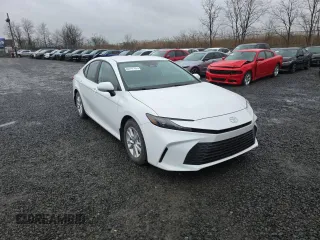 2025 Toyota Camry LE with VIN 4T1DAACK5SU004876, listed as a Copart auction lot 52281625 with 2,903 mi miles and Salvage Title. Bid and sale history available at carsss.com. Image 3.