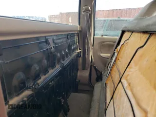 2001 Toyota Tacoma z VIN 5TENL42N41Z817826, wystawiony jako Copart lot #49738685 z przebiegiem 299 844 mil mil oraz Szkoda całkowita • Salvage title. Historia ofert i sprzedaży dostępna na DreamBid. Obrazek 10.