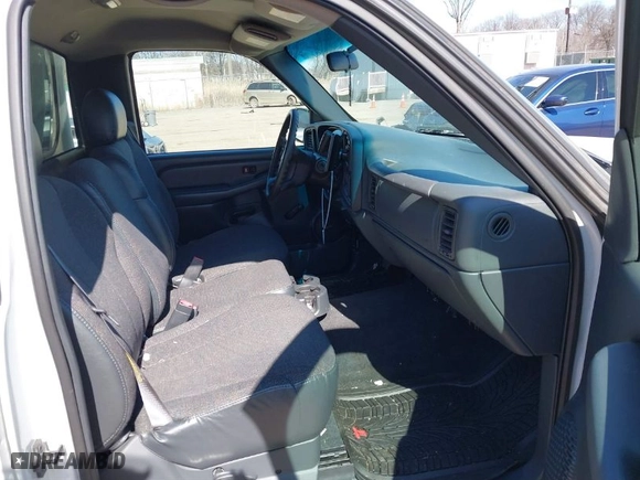2002 Chevrolet Silverado 1500 with VIN 1GCEC14W62Z172789, listed as a IAAI auction lot 41763471 with 60,134 mi miles. Bid and sale history available at carsss.com. Image 5.