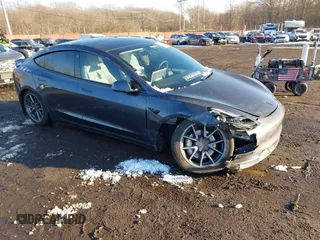 2022 Tesla Model 3 Long Range z VIN 5YJ3E1EB0NF154246, wystawiony jako IAAI lot #41190673 z przebiegiem 85 244 mil mil oraz . Historia ofert i sprzedaży dostępna na DreamBid. Obrazek 1.