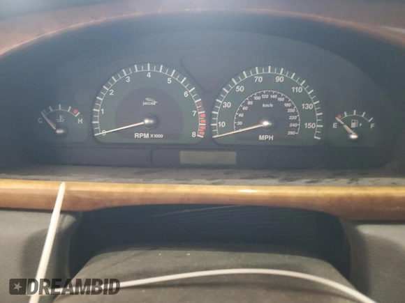 2003 Jaguar S-Type z VIN SAJEA01U93HM88490, wystawiony jako Copart lot #55721795 z przebiegiem 192 773 mil mil oraz Tytuł czysty. Historia ofert i sprzedaży dostępna na DreamBid. Obrazek 9.