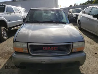 2001 GMC Sonoma SLS w/1SG Pkg with VIN 1GTCS19W318106014, listed as a Copart auction lot 42437444 with 152,169 mi miles and Salvage Title. Bid and sale history available at carsss.com. Image 5.