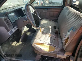 1986 Nissan Hardbody z VIN 1N6ND11S3GC381896, wystawiony jako Copart lot #44219045 z przebiegiem 124 009 mil mil oraz Szkody całkowita. Historia ofert i sprzedaży dostępna na DreamBid. Obrazek 7.