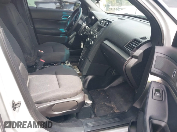 2016 Ford Police Interceptor Utility z VIN 1FM5K8AR5GGA04361, wystawiony jako IAAI lot #40237610 z przebiegiem 126 853 mil mil oraz . Historia ofert i sprzedaży dostępna na DreamBid. Obrazek 5.