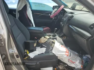 2013 Kia Sorento LX z VIN 5XYKT3A62DG348239, wystawiony jako Copart lot #52022165 z przebiegiem Nie podano mil oraz Szkoda całkowita • Salvage title. Historia ofert i sprzedaży dostępna na DreamBid. Obrazek 7.