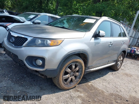 2013 Kia Sorento LX with VIN 5XYKT3A64DG357542, listed as a IAAI auction lot 42402188 with 171,648 mi miles and . Bid and sale history available at DreamBid. Image 2.