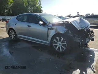 2011 Kia Optima SX z VIN KNAGR4A65B5161039, wystawiony jako Copart lot #57889545 z przebiegiem Nie podano mil oraz Szkoda całkowita • Salvage title. Historia ofert i sprzedaży dostępna na DreamBid. Obrazek 4.