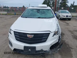 2019 Cadillac XT5 Luxury AWD z VIN 1GYKNDRS2KZ301027, wystawiony jako IAAI lot #41750374 z przebiegiem 44 328 mil mil oraz . Historia ofert i sprzedaży dostępna na DreamBid. Obrazek 12.