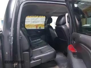 2010 GMC Sierra 1500 Denali z VIN 3GTRKXE20AG272226, wystawiony jako IAAI lot #41958283 z przebiegiem 244 627 mil mil oraz . Historia ofert i sprzedaży dostępna na DreamBid. Obrazek 8.
