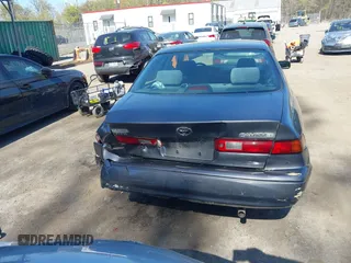 1997 Toyota Camry LE z VIN 4T1BG22K1VU101106, wystawiony jako IAAI lot #42065420 z przebiegiem 121 457 mil mil oraz . Historia ofert i sprzedaży dostępna na DreamBid. Obrazek 16.