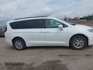 2022 Chrysler Pacifica Touring L with VIN 2C4RC1BG5NR170186, listed as a IAAI auction lot 41422057 with 71,204 mi miles and . Bid and sale history available at DreamBid. Image 13.