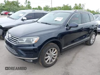 2016 Volkswagen Touareg Sport z VIN WVGEF9BP7GD012373, wystawiony jako IAAI lot #42358266 z przebiegiem 81 827 mil mil oraz . Historia ofert i sprzedaży dostępna na DreamBid. Obrazek 2.