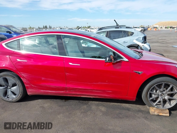 2020 Tesla Model 3 Long Range z VIN 5YJ3E1EB1LF668197, wystawiony jako IAAI lot #40551873 z przebiegiem 94 233 mil mil oraz . Historia ofert i sprzedaży dostępna na DreamBid. Obrazek 14.