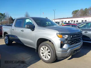 2024 Chevrolet Silverado 1500 Custom z VIN 1GCPDBEK2RZ148510, wystawiony jako IAAI lot #41636015 z przebiegiem 51 798 mil mil oraz . Historia ofert i sprzedaży dostępna na DreamBid. Obrazek 13.