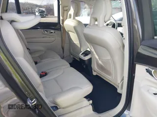 2018 Volvo XC90 Momentum with VIN YV4102PK4J1348626, listed as a IAAI auction lot 41478726 with 141,694 mi miles. Bid and sale history available at carsss.com. Image 8.