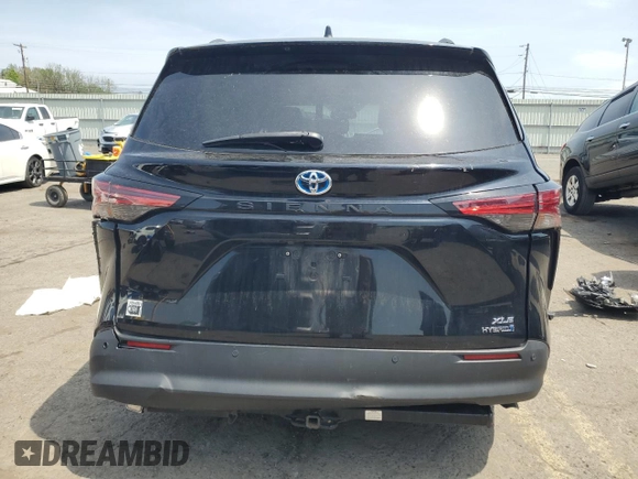 2021 Toyota Sienna XLE z VIN 5TDJRKEC3MS007973, wystawiony jako Copart lot #55492735 z przebiegiem 53 700 mil mil oraz Szkoda całkowita • Salvage title. Historia ofert i sprzedaży dostępna na DreamBid. Obrazek 6.