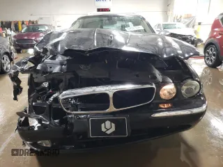 2005 Jaguar XJ Vanden Plas z VIN SAJWA82C65SG44373, wystawiony jako Copart lot #84091444 z przebiegiem 141 993 mil mil oraz Szkoda całkowita • Salvage title. Historia ofert i sprzedaży dostępna na DreamBid. Obrazek 5.