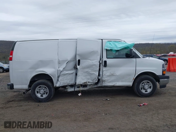2018 Chevrolet Express Cargo with VIN 1GCWGAFPXJ1290498, listed as a IAAI auction lot 42047738 with 61,466 mi miles and . Bid and sale history available at DreamBid. Image 13.