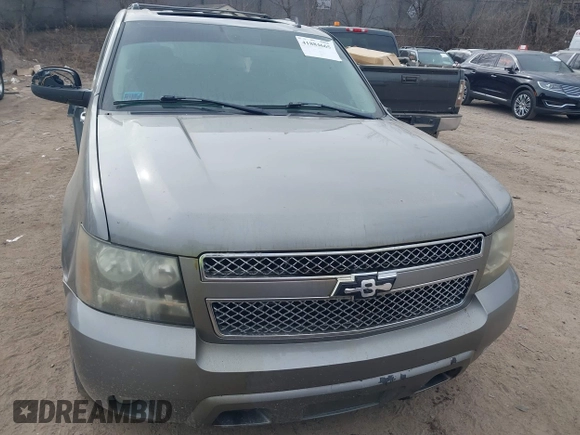 2007 Chevrolet Suburban LT with VIN 1GNFC16057R413155, listed as a IAAI auction lot 41884665 with 205,038 mi miles. Bid and sale history available at carsss.com. Image 12.