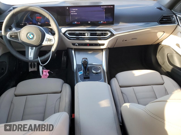 2023 BMW i4 eDrive40 z VIN WBY73AW07PFP07184, wystawiony jako Copart lot #42594723 z przebiegiem 1 547 mil mil oraz . Historia ofert i sprzedaży dostępna na DreamBid. Obrazek 8.
