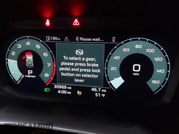 2023 Audi Q3 S line Premium z VIN WA1DECF3XP1112714, wystawiony jako IAAI lot #41918405 z przebiegiem 30 969 mil mil oraz . Historia ofert i sprzedaży dostępna na DreamBid. Obrazek 16.