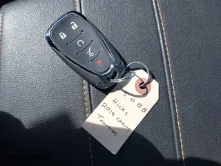 2019 Chevrolet Traverse LT Leather with VIN 1GNEVHKWXKJ320437, listed as a IAAI auction lot 41657356 with 73,161 mi miles. Bid and sale history available at carsss.com. Image 11.