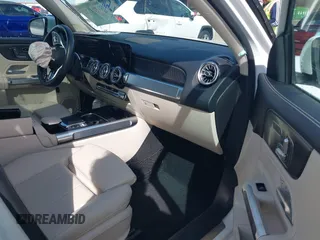 2020 Mercedes-Benz GLB 250 z VIN WDC4M4GB0LW010866, wystawiony jako IAAI lot #41720732 z przebiegiem 6 515 mil mil oraz . Historia ofert i sprzedaży dostępna na DreamBid. Obrazek 5.