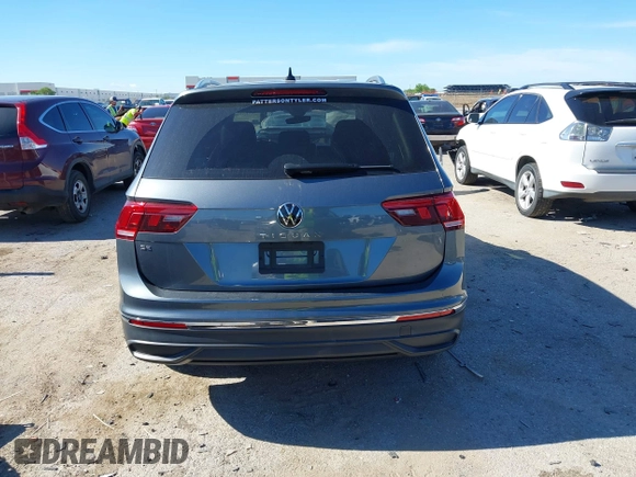 2024 Volkswagen Tiguan SE with VIN 3VV3B7AX9RM001526, listed as a IAAI auction lot 42216575 with 8,548 mi miles and . Bid and sale history available at DreamBid. Image 16.