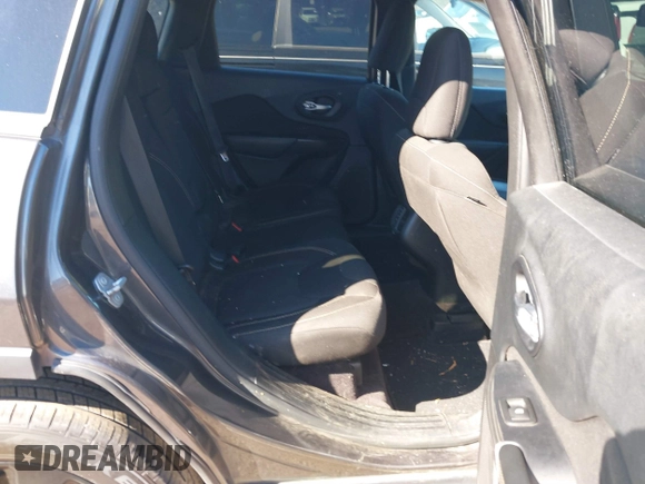 2016 Jeep Cherokee Latitude with VIN 1C4PJLCB8GW209598, listed as a IAAI auction lot 41506547 with 122,598 mi miles. Bid and sale history available at carsss.com. Image 8.