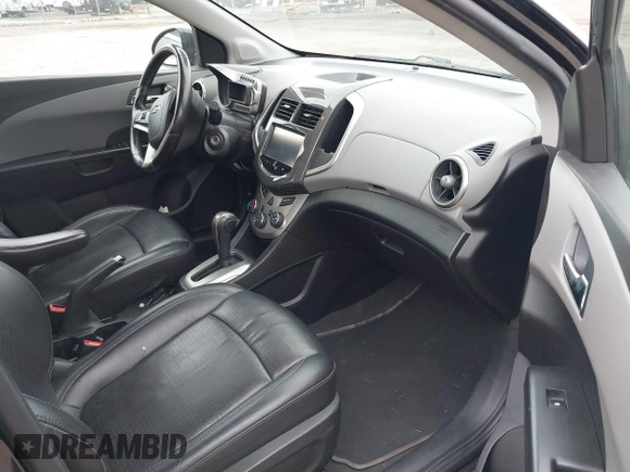 2016 Chevrolet Sonic LTZ z VIN 1G1JE6SB3G4149439, wystawiony jako IAAI lot #41648101 z przebiegiem 114 902 mil mil oraz . Historia ofert i sprzedaży dostępna na DreamBid. Obrazek 5.