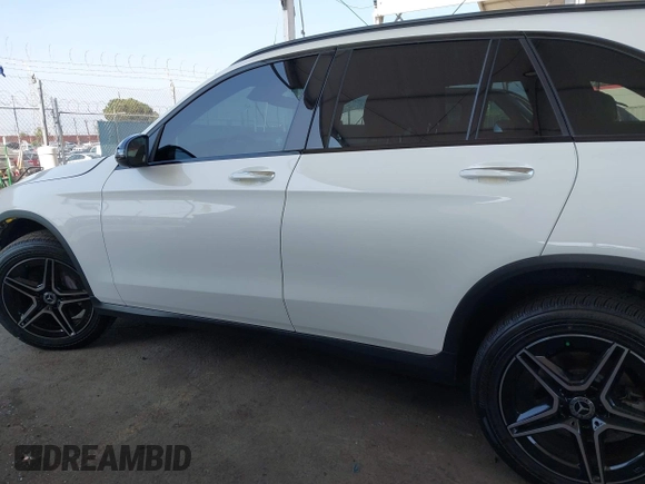 2022 Mercedes-Benz GLC 300 with VIN W1N0G8DB2NG109881, listed as a IAAI auction lot 42396933 with 30,233 mi miles and . Bid and sale history available at DreamBid. Image 15.