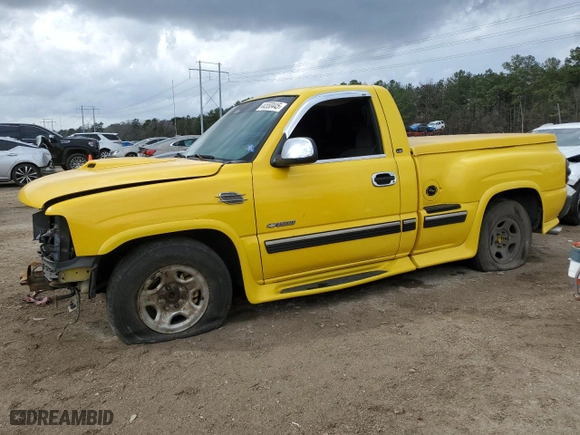 2002 Chevrolet Silverado 1500 LS with VIN 1GCEC14V02Z263127, listed as a Copart auction lot 44550445 with 215,471 mi miles and Salvage Title. Bid and sale history available at carsss.com. Image 1.