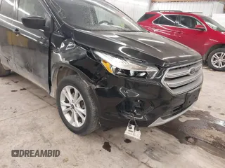 2018 Ford Escape SE z VIN 1FMCU9GD0JUC25636, wystawiony jako IAAI lot #40996760 z przebiegiem 70 097 mil mil oraz . Historia ofert i sprzedaży dostępna na DreamBid. Obrazek 6.