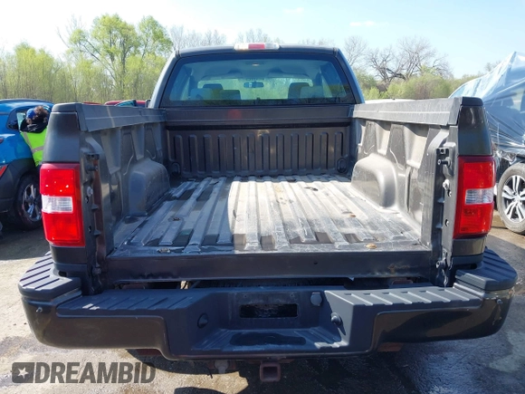 2006 Ford F-150 STX z VIN 1FTRX02W56KB40160, wystawiony jako IAAI lot #41992886 z przebiegiem 107 910 mil mil oraz . Historia ofert i sprzedaży dostępna na DreamBid. Obrazek 17.