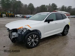2025 Volvo XC60 Core z VIN YV4M12RJ2S1103050, wystawiony jako Copart lot #49807945 z przebiegiem Nie podano mil oraz Szkoda całkowita • Salvage title. Historia ofert i sprzedaży dostępna na DreamBid. Obrazek 1.