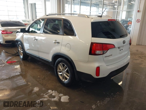 2014 Kia Sorento LX with VIN 5XYKT4A67EG433472, listed as a IAAI auction lot 41276576 with 177,014 mi miles. Bid and sale history available at carsss.com. Image 3.