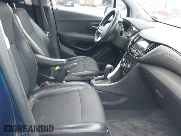 2019 Chevrolet Trax LT with VIN 3GNCJPSB8KL305731, listed as a IAAI auction lot 41953636 with 99,983 mi miles. Bid and sale history available at carsss.com. Image 5.