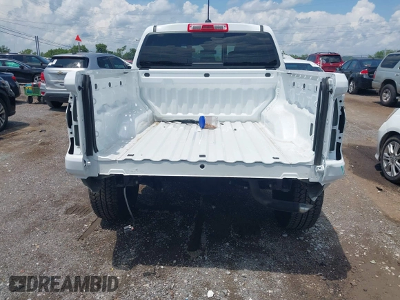 2024 Chevrolet Colorado 4WD Trail Boss z VIN 1GCPTEEKXR1227510, wystawiony jako IAAI lot #42685724 z przebiegiem 9 472 mil mil oraz . Historia ofert i sprzedaży dostępna na DreamBid. Obrazek 16.