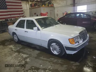 1992 Mercedes-Benz 300 with VIN WDBEA26D0NB615523, listed as a Copart auction lot 44381835 with 170,142 mi miles and Clean Title. Bid and sale history available at DreamBid. Image 4.