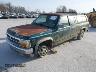 1995 Dodge Dakota with VIN 1B7GL23X3SS134423, listed as a IAAI auction lot 41767788 with 189,517 mi miles and . Bid and sale history available at carsss.com. Image 2.