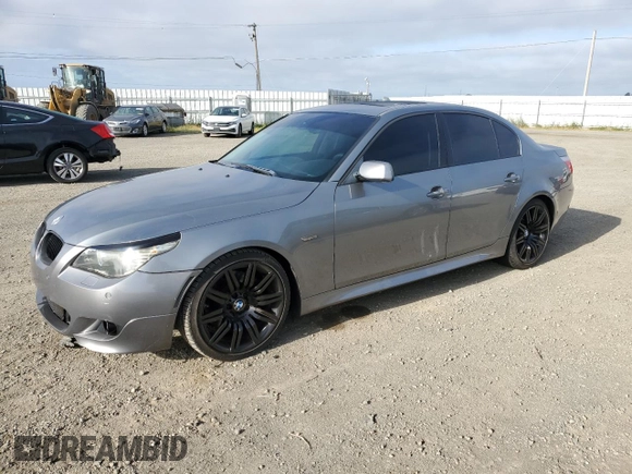 2008 BMW 5 Series 550i z VIN WBANW53598CT48590, wystawiony jako Copart lot #56258785 z przebiegiem 198 279 mil mil oraz Szkoda całkowita • Salvage title. Historia ofert i sprzedaży dostępna na DreamBid. Obrazek 1.