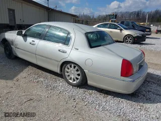 2007 Lincoln Town Car Signature Limited with VIN 1LNHM82V97Y609447, listed as a IAAI auction lot 41689357 with NaN miles. Bid and sale history available at carsss.com. Image 3.