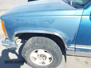 1992 GMC Sierra 1500 z VIN 2GTEK19K1N1520018, wystawiony jako IAAI lot #42116679 z przebiegiem 239 658 mil mil oraz . Historia ofert i sprzedaży dostępna na DreamBid. Obrazek 6.
