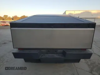 2024 Tesla Cybertruck z VIN 7G2CEHED6RA003275, wystawiony jako Copart lot #89005955 z przebiegiem 10 456 mil mil oraz Szkoda całkowita • Salvage title. Historia ofert i sprzedaży dostępna na DreamBid. Obrazek 6.