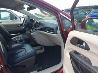 2017 Chrysler Pacifica Touring L with VIN 2C4RC1BG0HR591124, listed as a IAAI auction lot 42138595 with 113,071 mi miles and . Bid and sale history available at DreamBid. Image 5.