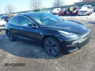2020 Tesla Model 3 Standard Range Plus z VIN 5YJ3E1EA6LF662080, wystawiony jako IAAI lot #41410445 z przebiegiem Nie podano mil oraz . Historia ofert i sprzedaży dostępna na DreamBid. Obrazek 1.