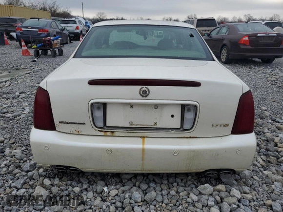 2000 Cadillac DeVille DTS z VIN 1G6KF5797YU263599, wystawiony jako Copart lot #81576484 z przebiegiem 118 414 mil mil oraz Szkoda całkowita • Salvage title. Historia ofert i sprzedaży dostępna na DreamBid. Obrazek 6.